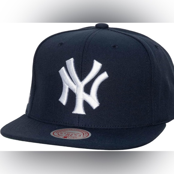 Mitchell & Ness Other - Mitchell & Ness Men's New York Yankees Evergreen Snapback Coop navy and White